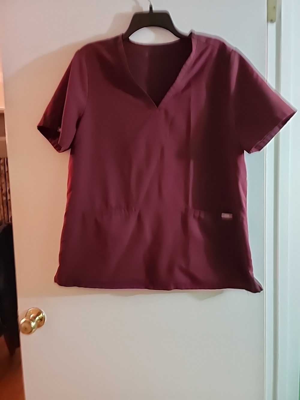 Figs Casma Women's V-Neck Short Sleeve Scrub Top in Burgundy
